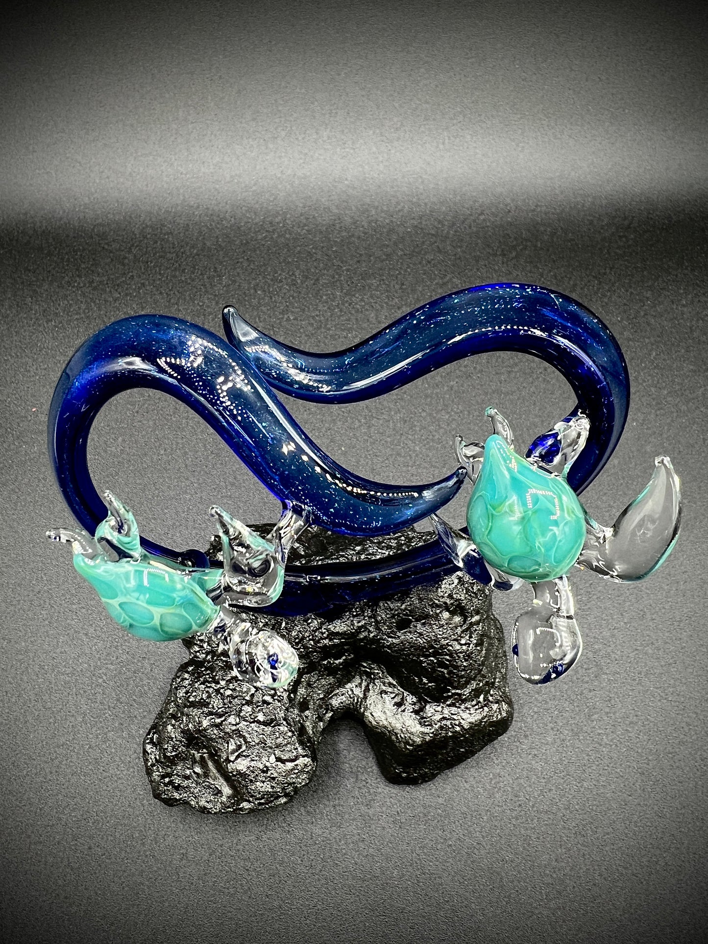 Lovers mini sea turtle sculpture