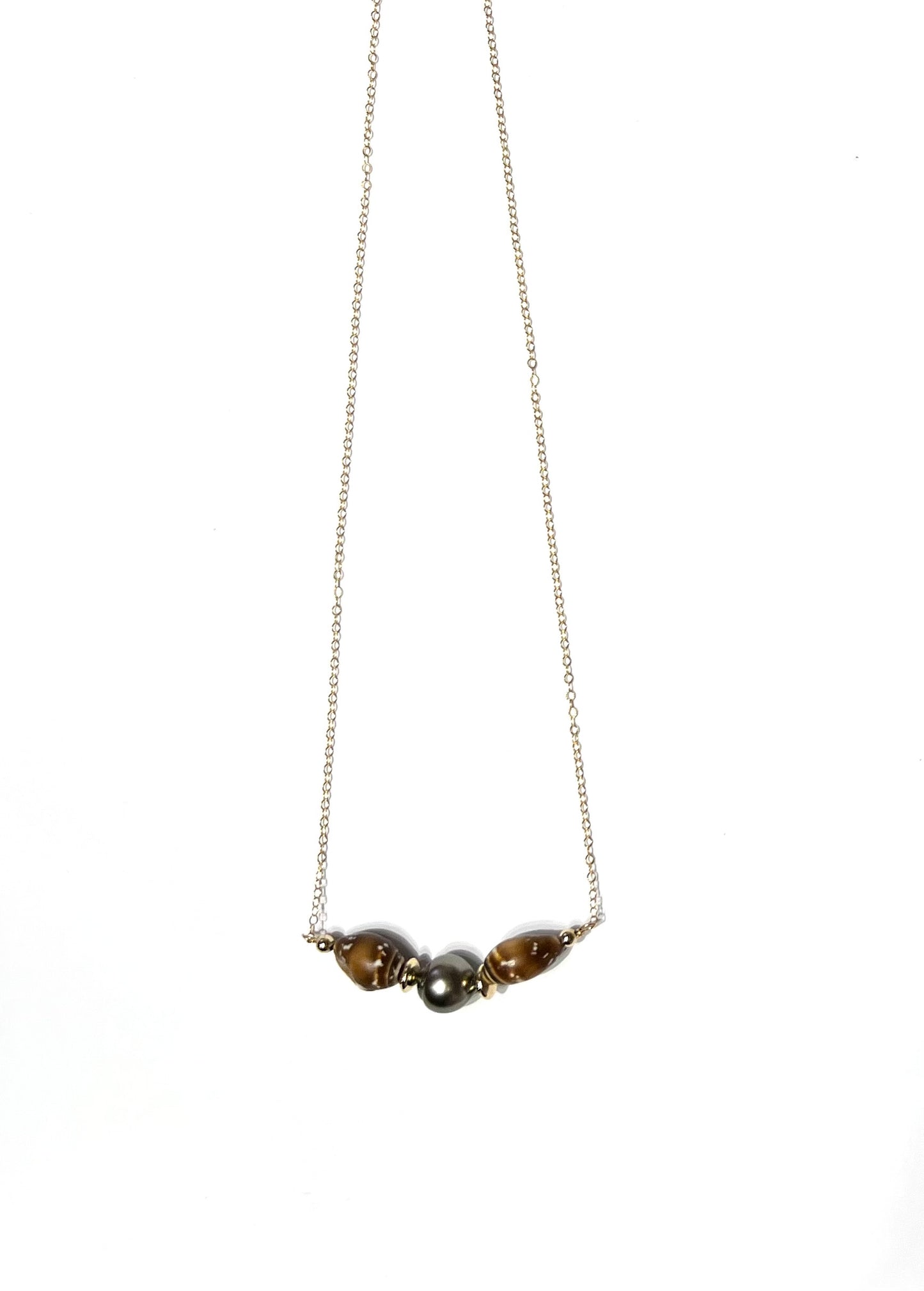 Shell and Tahitian pearl necklace