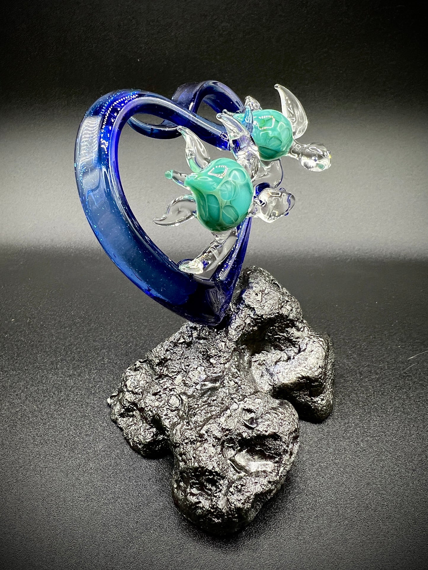 Lovers mini sea turtle sculpture
