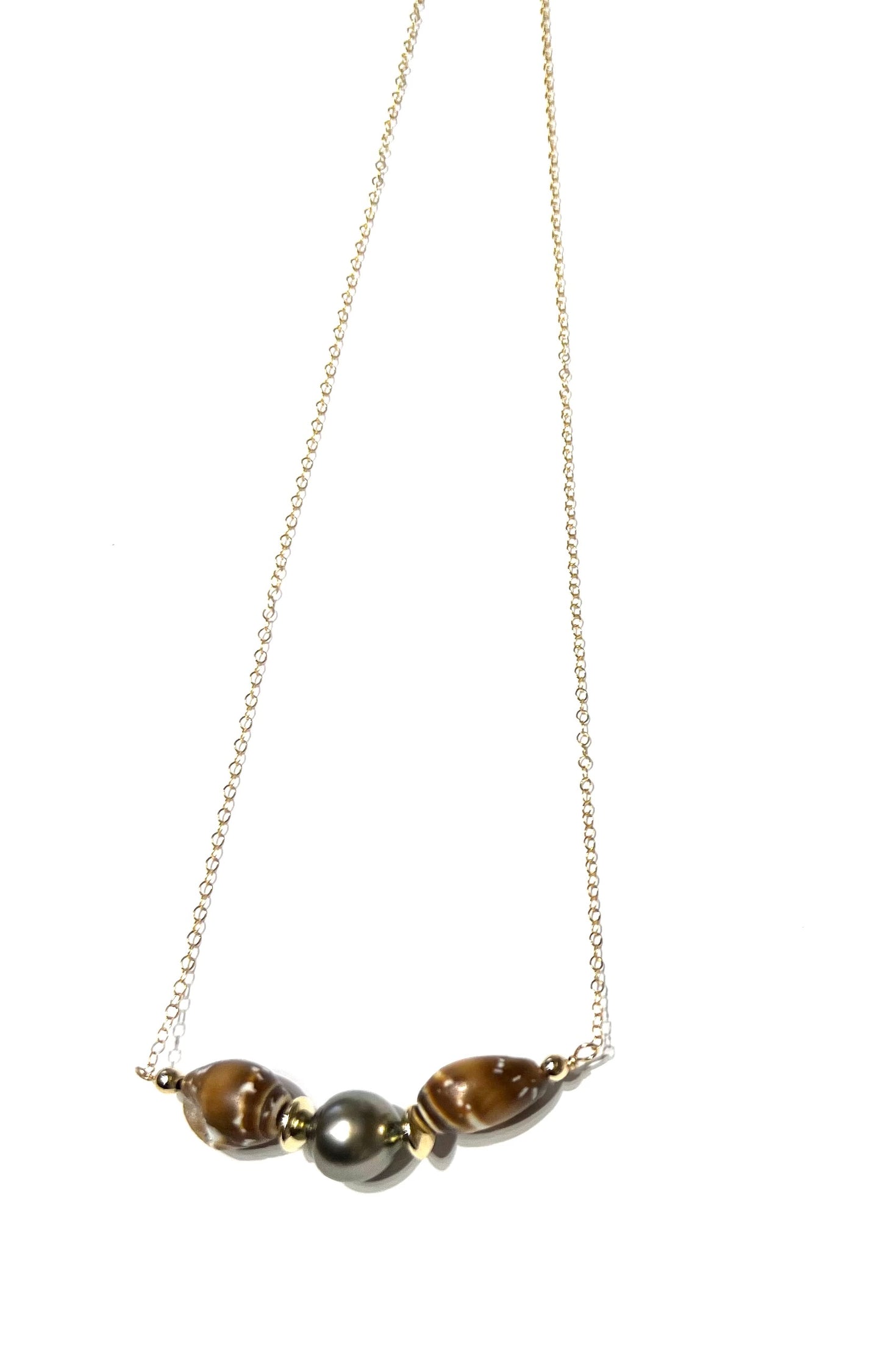 Shell and Tahitian pearl necklace