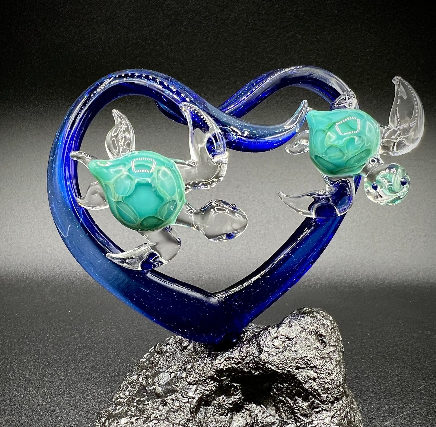 Lovers mini sea turtle sculpture