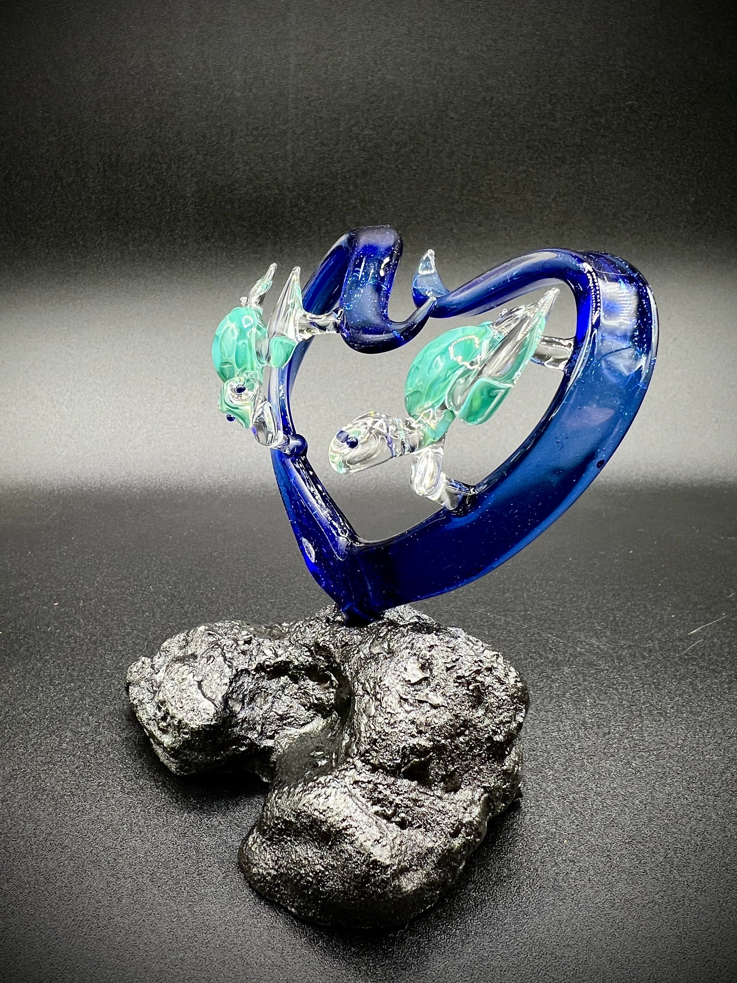 Lovers mini sea turtle sculpture