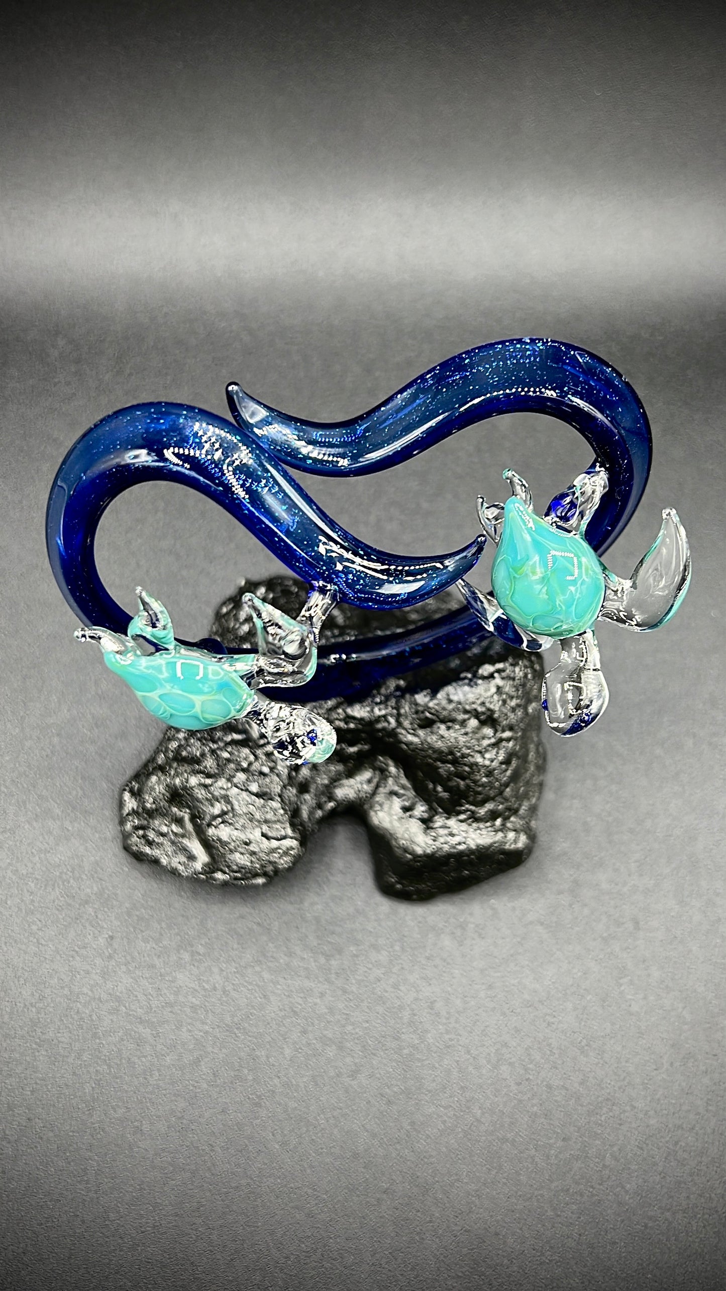 Lovers mini sea turtle sculpture