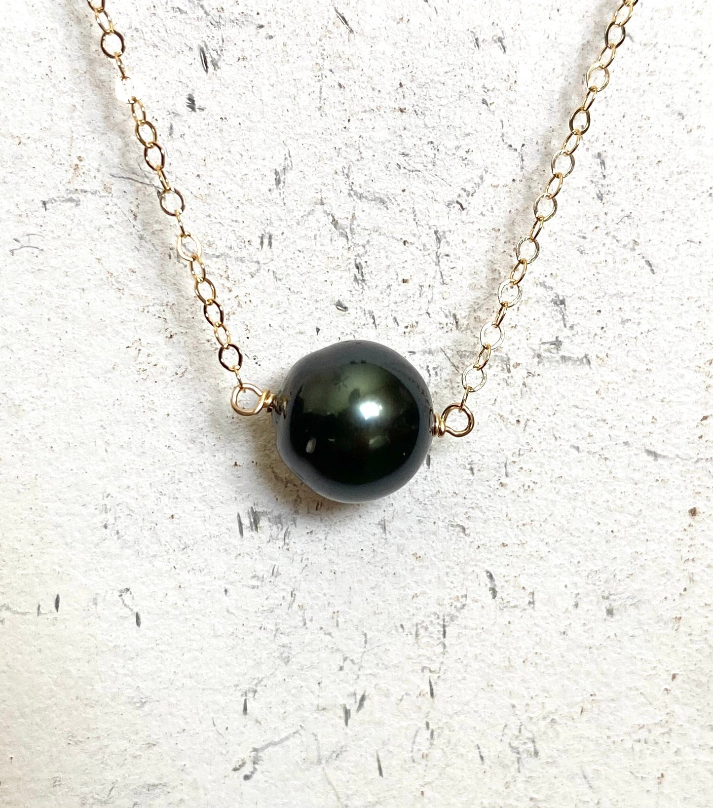 Tahitian or Edison single pearl necklace