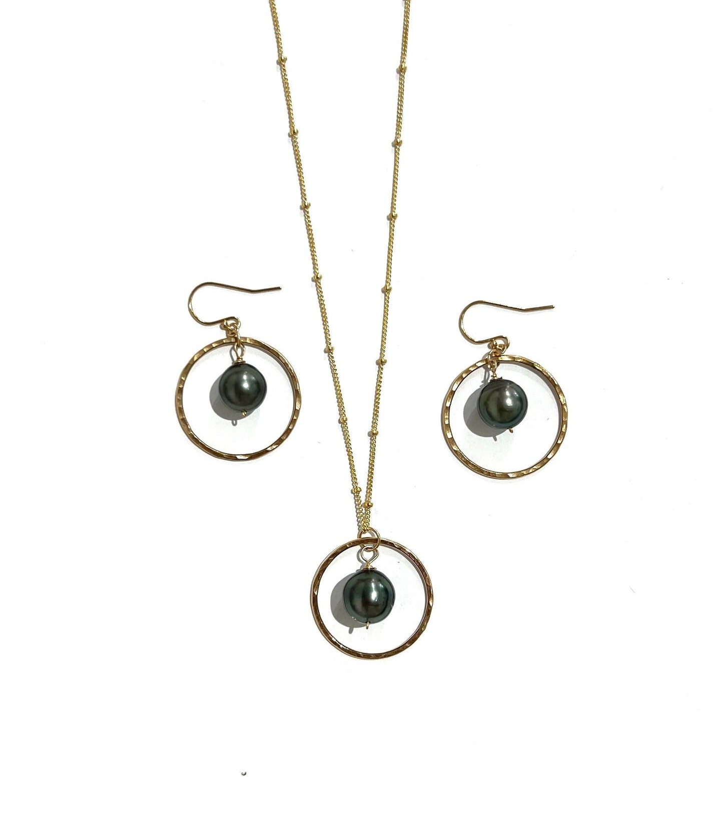 Tahitian Pearl single hoop necklace