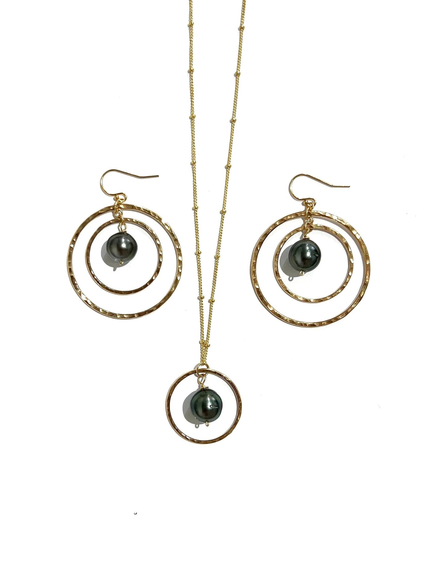 Tahitian Pearl single hoop necklace
