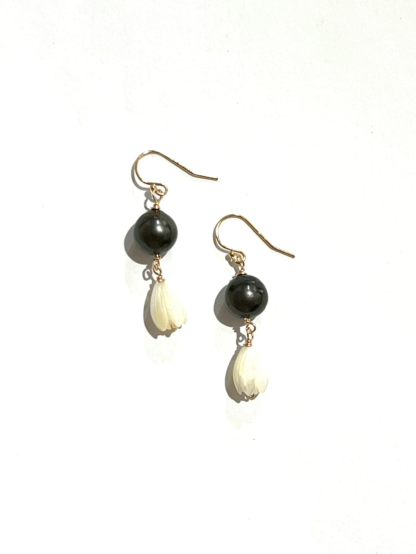 Bloom from the ashes Tahitian pearl and Mother of Pearl pikake flowers necklace and earrings-1