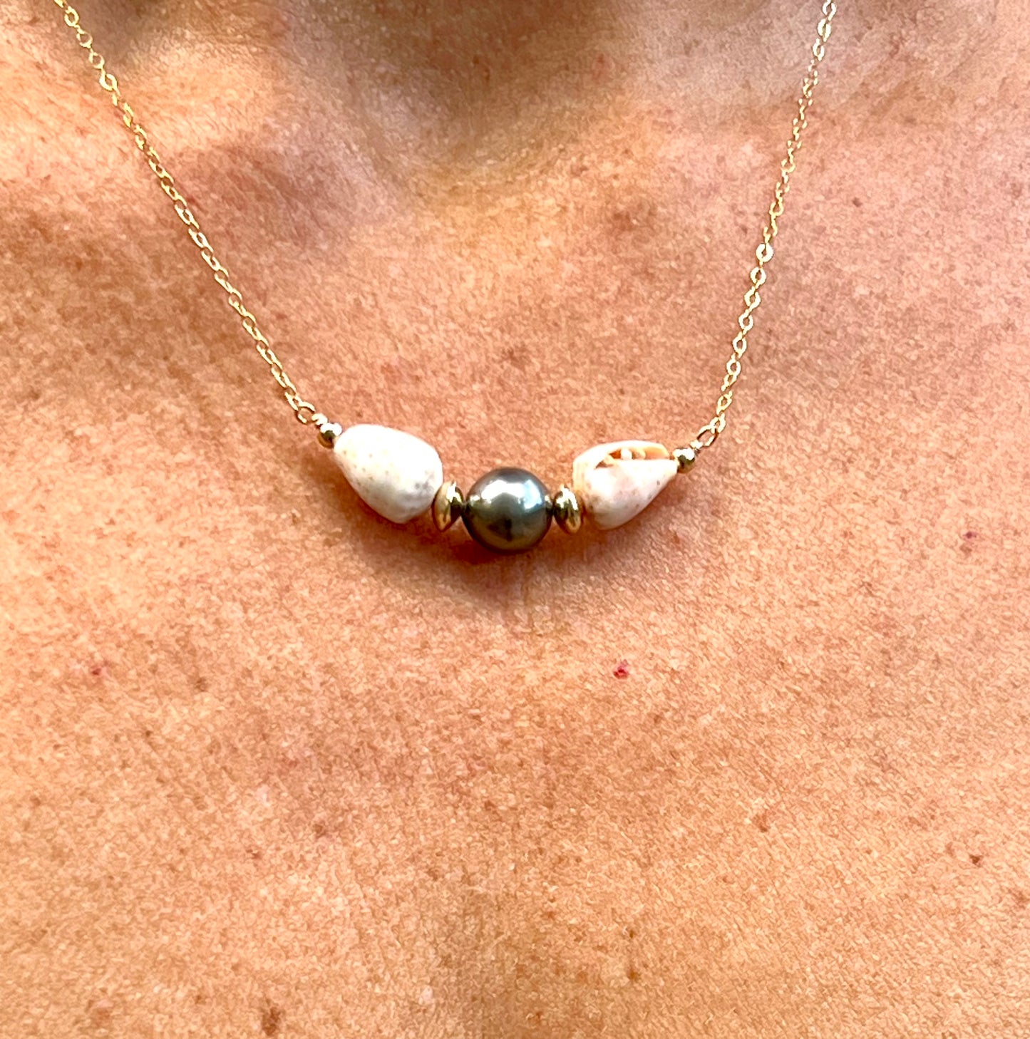 Cone shell and Tahitian pearl necklace