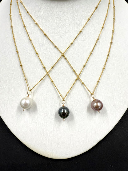 Tahitian pearl or Edison pearl necklace in satellite chain