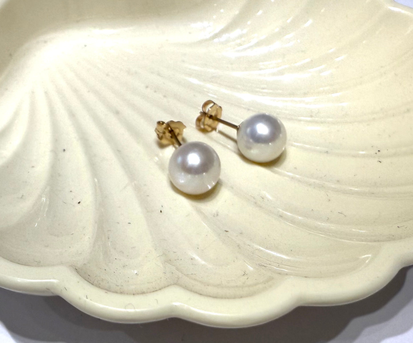 White Edison pearl stud earrings