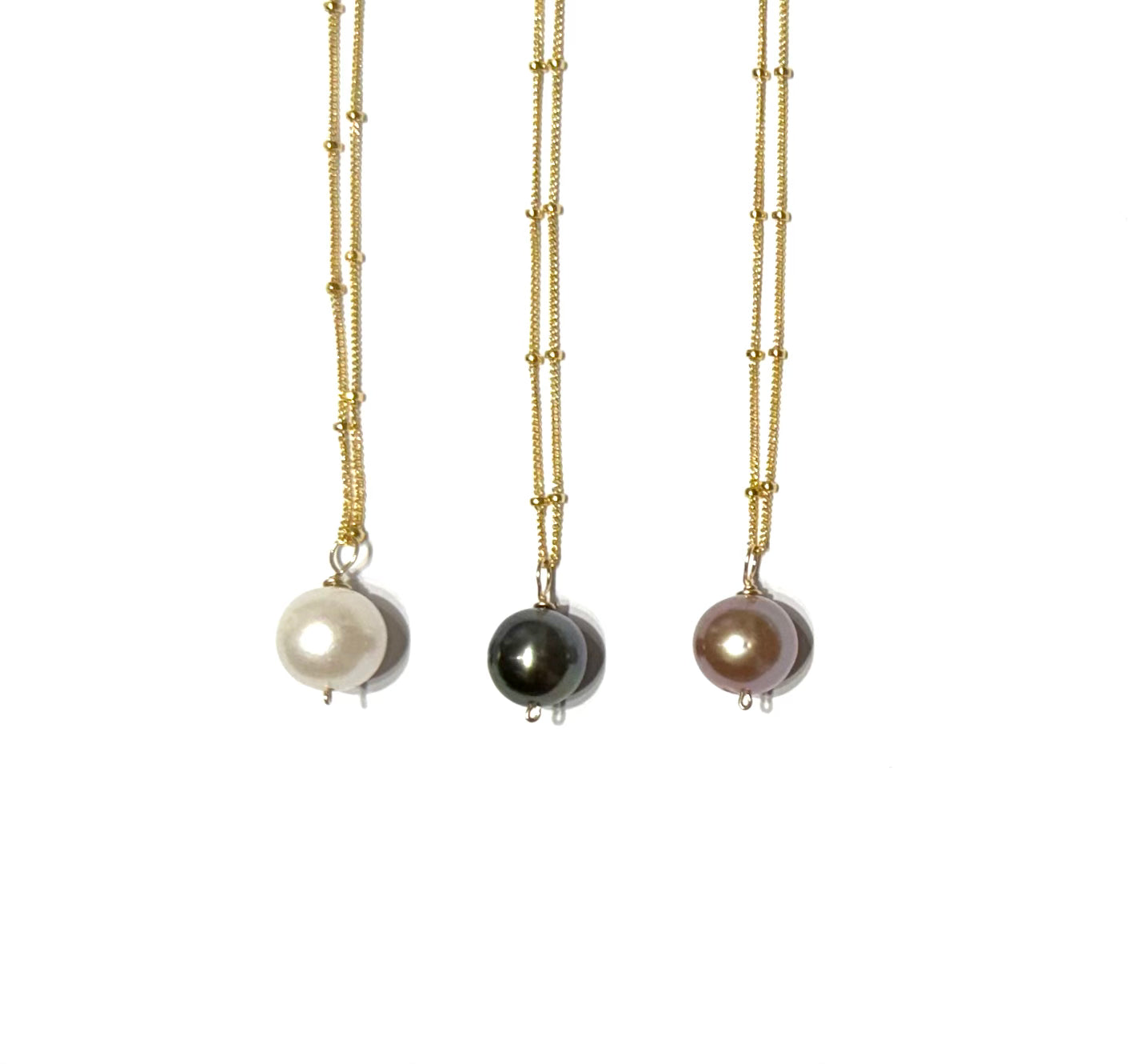 Tahitian pearl or Edison pearl necklace in satellite chain