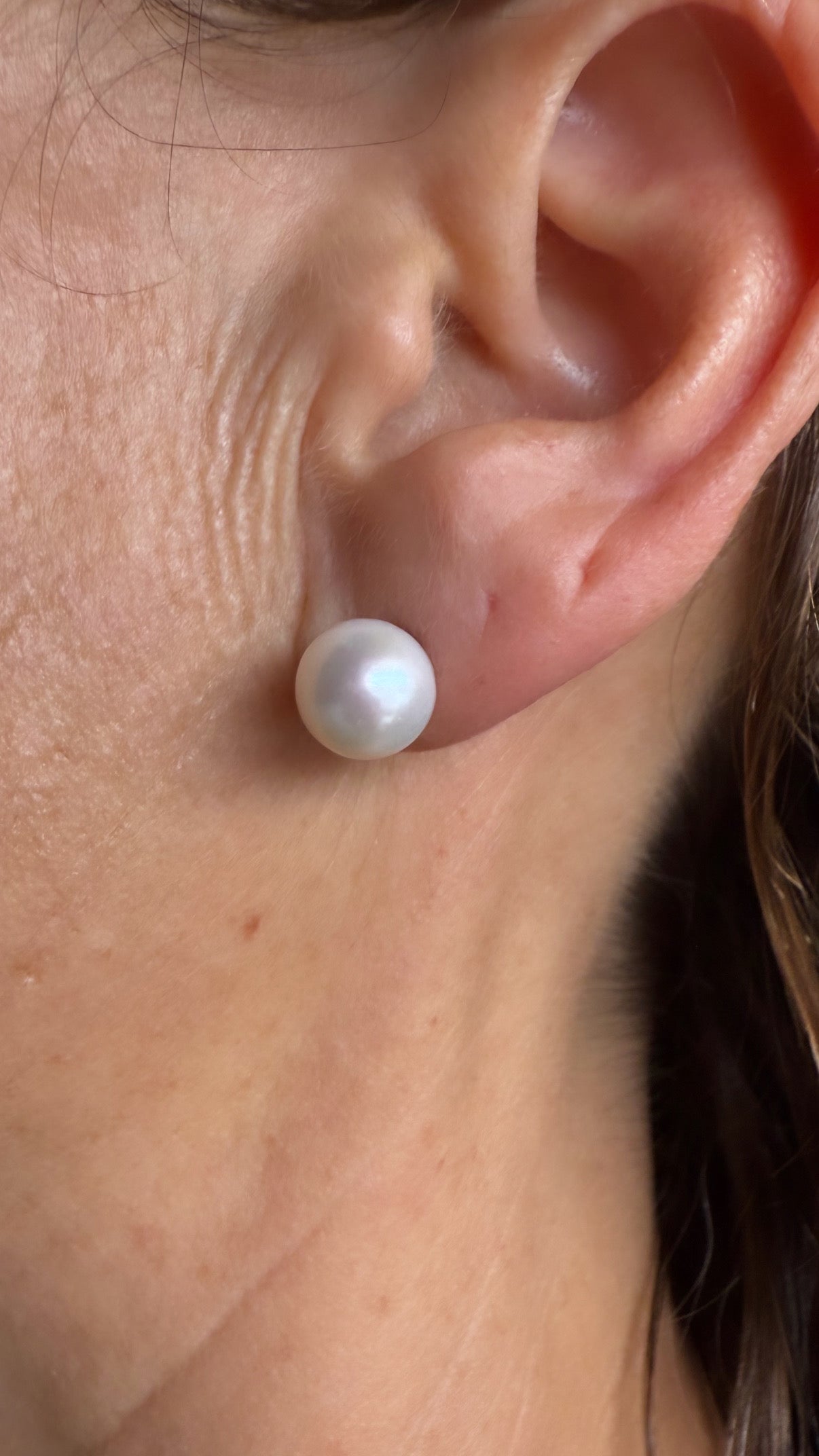 White Edison pearl stud earrings