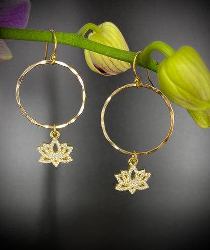 Lotus hoops and necklace set