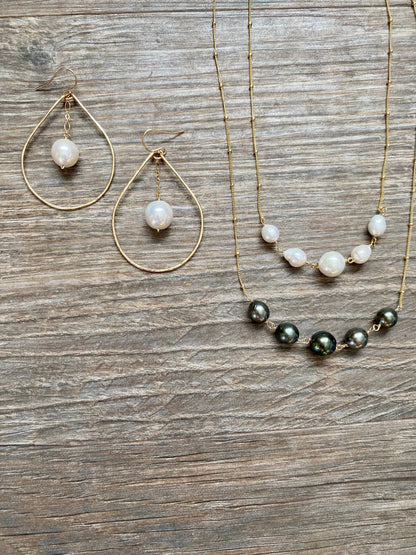 Tahitian pearl hoops