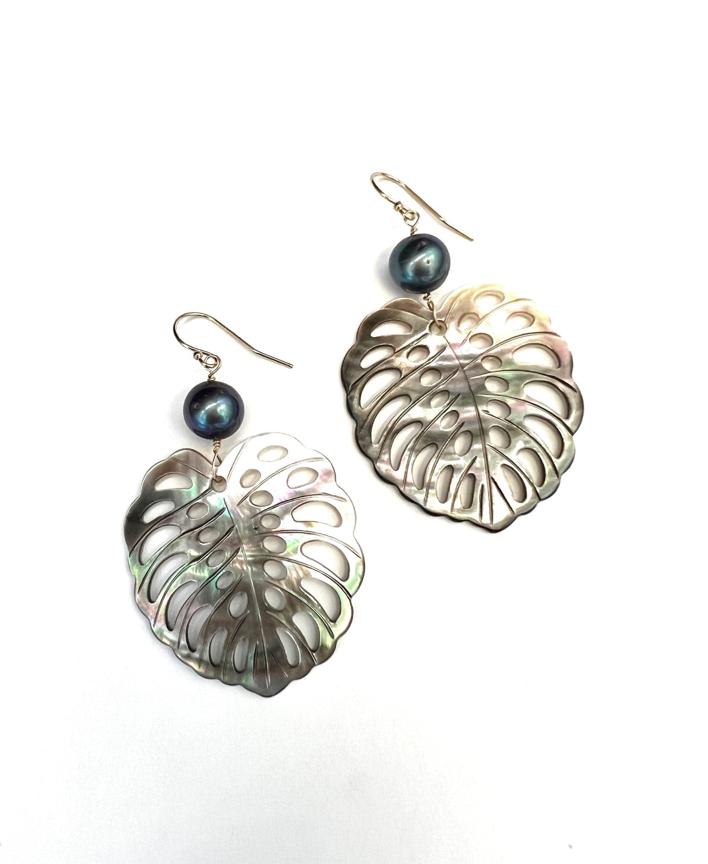 Monstera leaf and pearl earrings