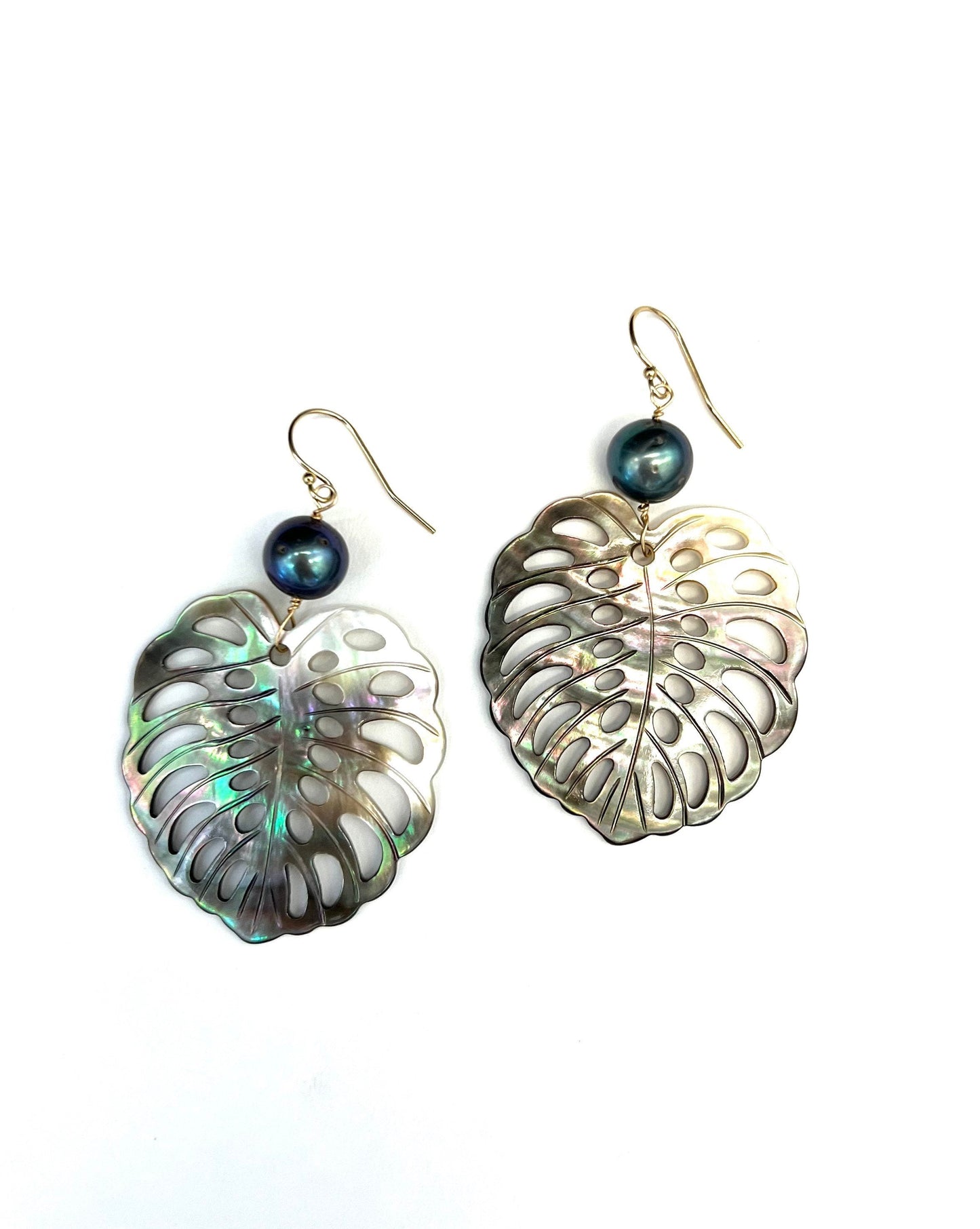 Monstera leaf and pearl earrings