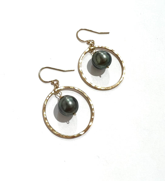 Tahitian Pearl single hoops earrings